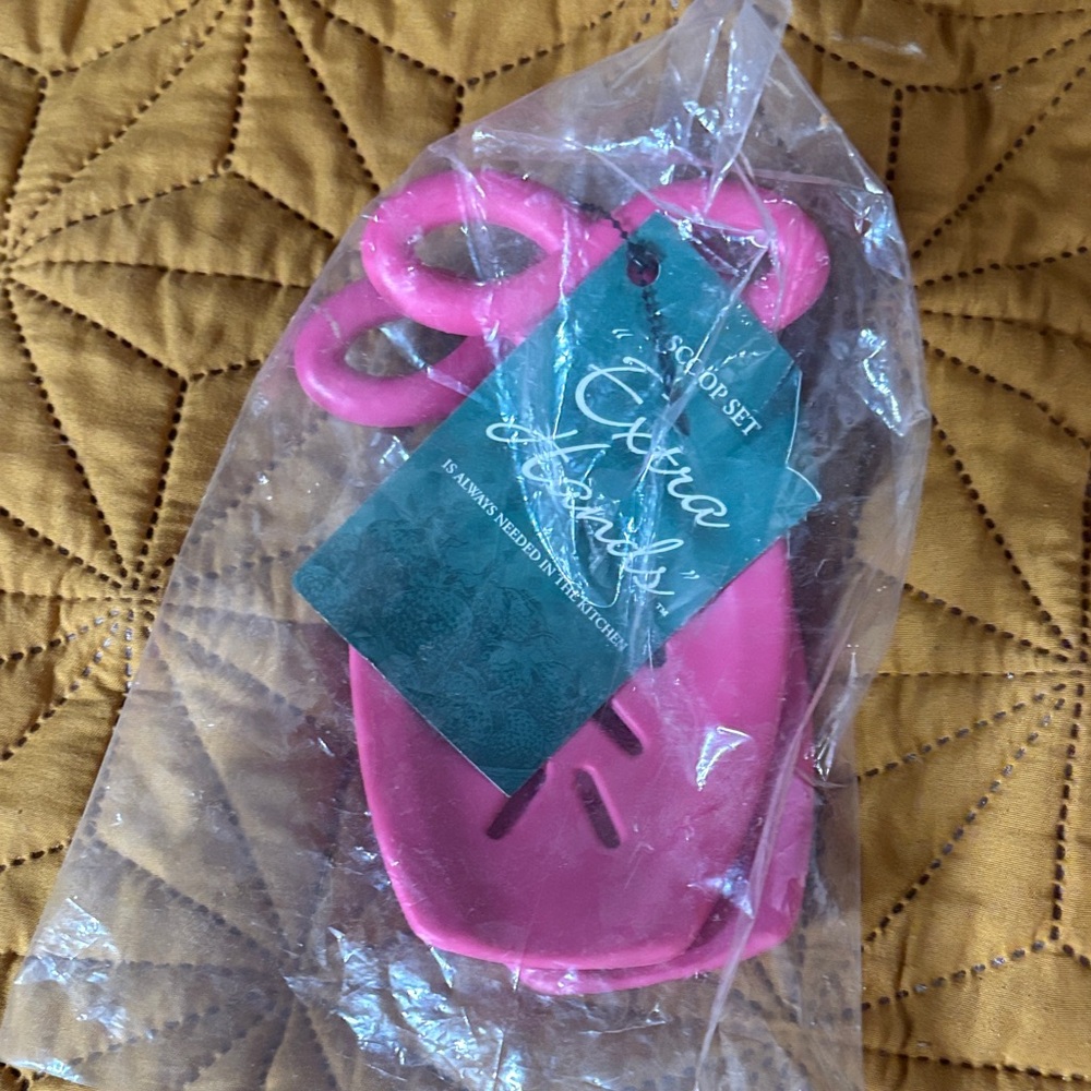 NWT Pink Kitchen Tongs and Spatula Set